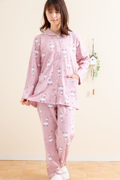 画像2: 肌にやさしい綿100％滑らかな肌触りのスムースニット地　アルパカ柄　前開き長袖パジャマ レディース　春秋向き　ナイトウェア　ルームウェア【Sサイズ】【LLサイズ】あり　おうち (2)