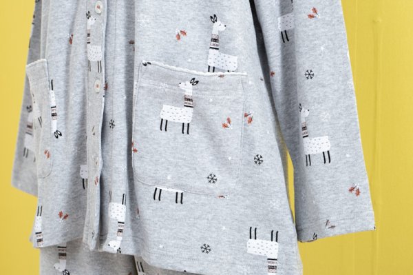 画像11: 肌にやさしい綿100％滑らかな肌触りのスムースニット地　アルパカ柄　前開き長袖パジャマ レディース　春秋向き　ナイトウェア　ルームウェア【Sサイズ】【LLサイズ】あり　おうち (11)