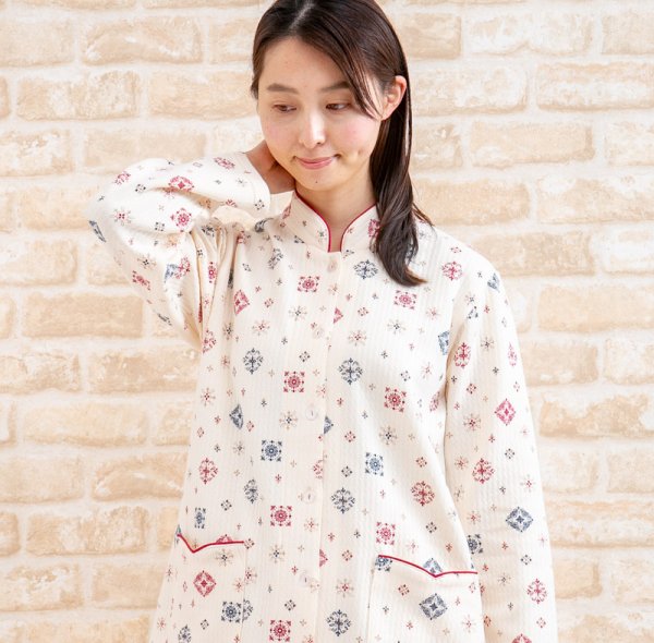 画像3: パジャマ レディース 長袖 前開き スタンドカラー 冬 あたたかく肌にやさしい綿100%中わたニットキルト地 幾何柄プリント【Sサイズ】【LLサイズ】【3Lサイズ】ナイトウェア ルームウェア 部屋着 入院準備 女性 (3)