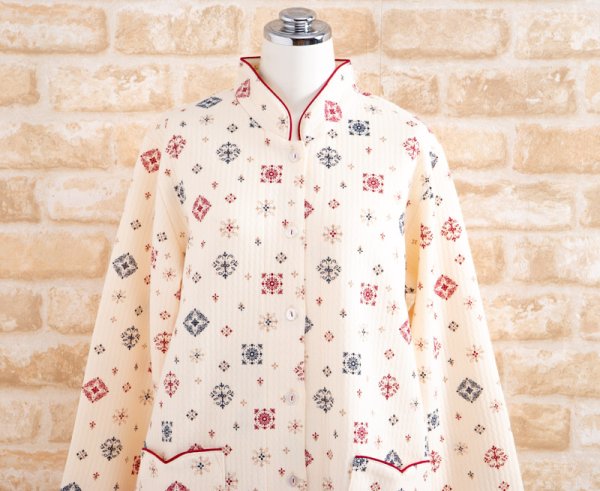 画像10: パジャマ レディース 長袖 前開き スタンドカラー 冬 あたたかく肌にやさしい綿100%中わたニットキルト地 幾何柄プリント【Sサイズ】【LLサイズ】【3Lサイズ】ナイトウェア ルームウェア 部屋着 入院準備 女性 (10)