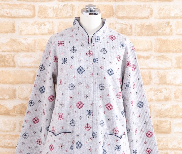 画像9: パジャマ レディース 長袖 前開き スタンドカラー 冬 あたたかく肌にやさしい綿100%中わたニットキルト地 幾何柄プリント【Sサイズ】【LLサイズ】【3Lサイズ】ナイトウェア ルームウェア 部屋着 入院準備 女性 (9)