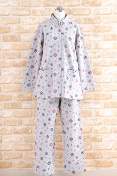 画像7: パジャマ レディース 長袖 前開き スタンドカラー 冬 あたたかく肌にやさしい綿100%中わたニットキルト地 幾何柄プリント【Sサイズ】【LLサイズ】【3Lサイズ】ナイトウェア ルームウェア 部屋着 入院準備 女性 (7)