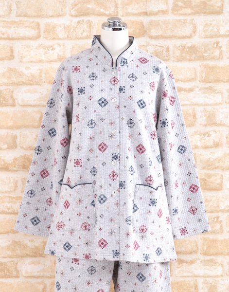 画像5: パジャマ レディース 長袖 前開き スタンドカラー 冬 あたたかく肌にやさしい綿100%中わたニットキルト地 幾何柄プリント【Sサイズ】【LLサイズ】【3Lサイズ】ナイトウェア ルームウェア 部屋着 入院準備 女性 (5)
