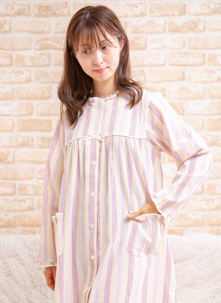 画像4: ワンピース  レディース 長袖 前開き サラッとして涼しく肌にやさしい綿100％楊柳ストライプ　盛夏向き ナイトウェア　ルームウェア　ネグリジェ　パジャマ　入院準備　マタニティパジャマに最適 (4)