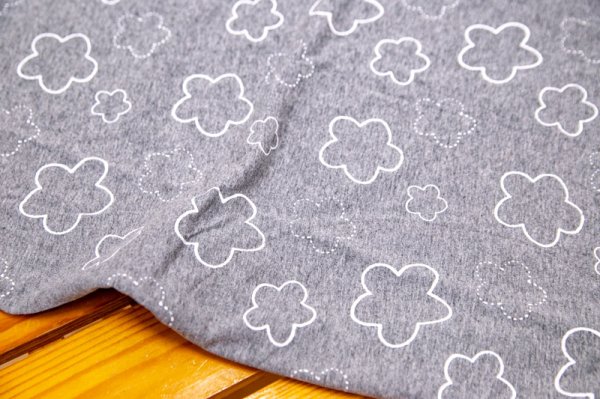 画像2: 綿100％肌触りの良い やや薄い天竺ニット地ラインフラワー柄になります。Tシャツなどで使われる柔らかいニット地なのでパジャマやベビー服など衣類向きの素材です。有効生地幅150cm　生地は50cm以上50cm単位でお買い求めいただけます。　カート個数 1で50cmです。 (2)