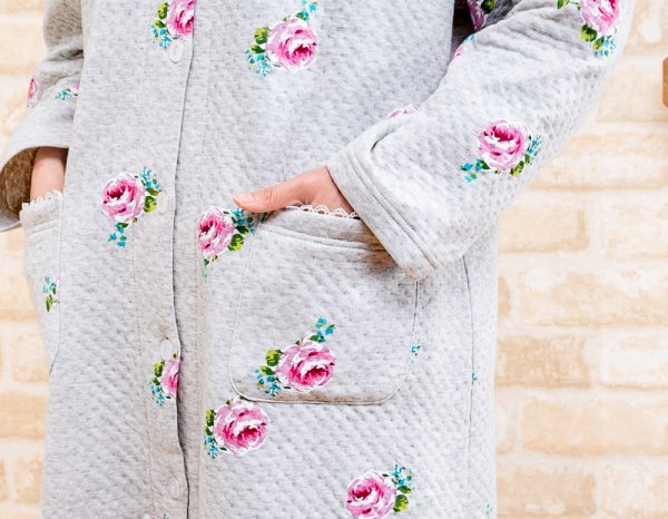 画像8: 肌に優しい綿100％暖かい中わたニットキルト ローズ柄 長袖 前開き ワンピース　冬向き　ネグリジェ　部屋着　ルームウェア　ナイトウェア　レディース　パジャマ　M-L/l-LL/3L (8)