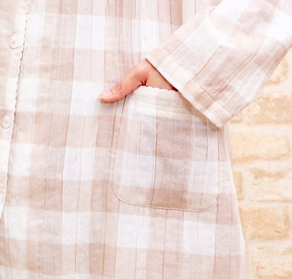 画像8: ふわっとしたガーゼ楊柳チェック 前開き長袖ワンピース 春・初夏向き ネグリジェ ナイトウェア ルームウェア パジャマ M-L/L-LL/3Lサイズ展開 (8)