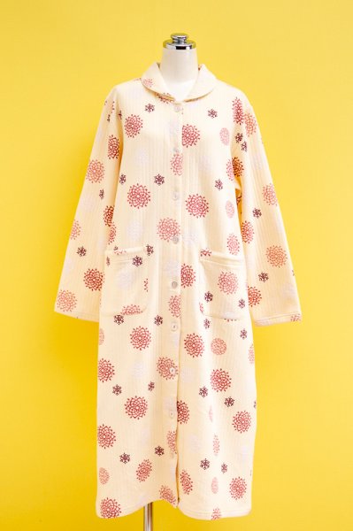 画像1: 綿100％暖かい中わたニットキルト地幾何柄プリント ワンピース 前開き　長袖　冬向き　ナイトウェア　ルームウェア　ネグリジェ　M〜L/L〜LL (1)